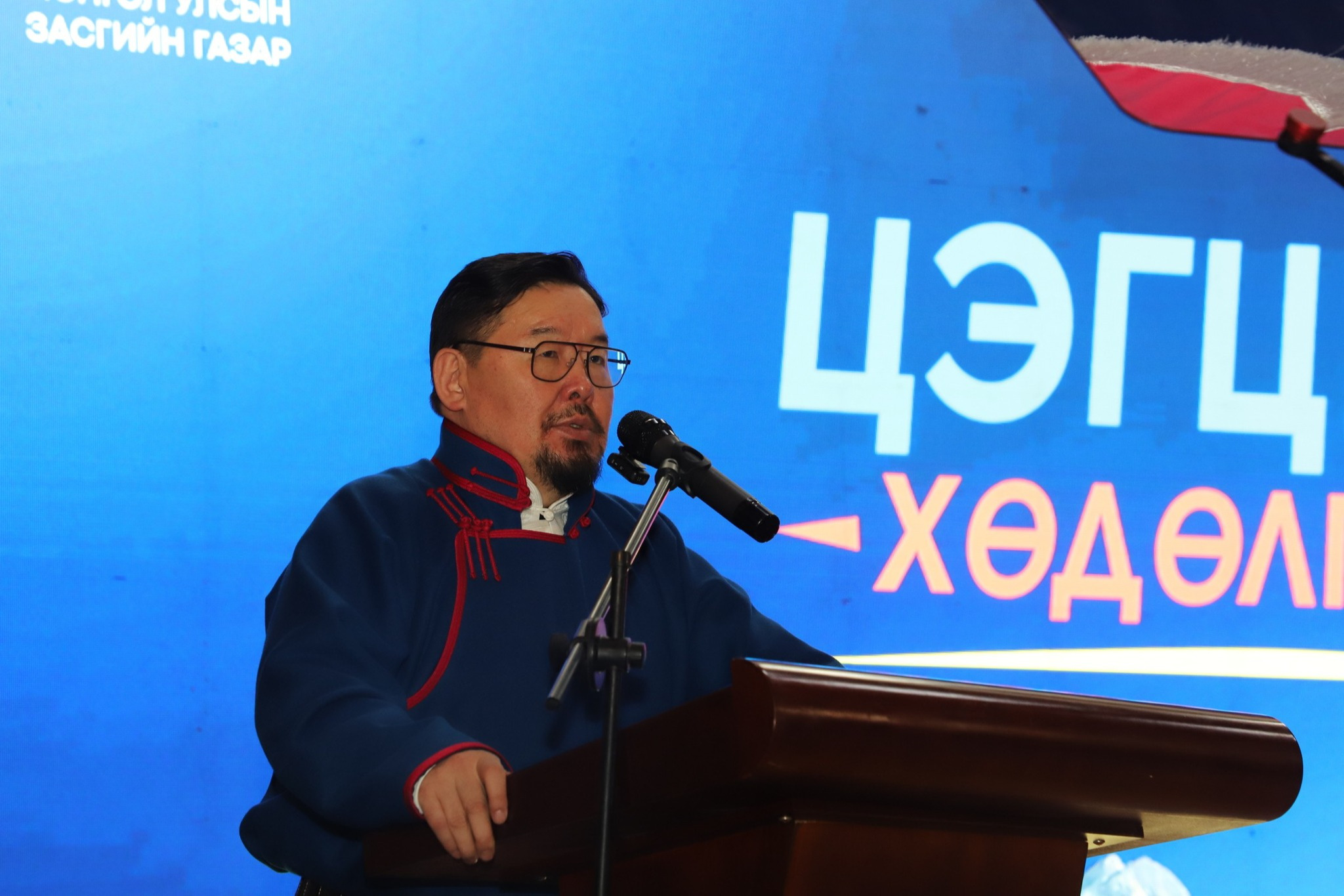 Ерөнхий сайд Г.Занданшатар Төв аймгийн Эрдэнэсант сумын иргэдтэй уулзалт хийж байна